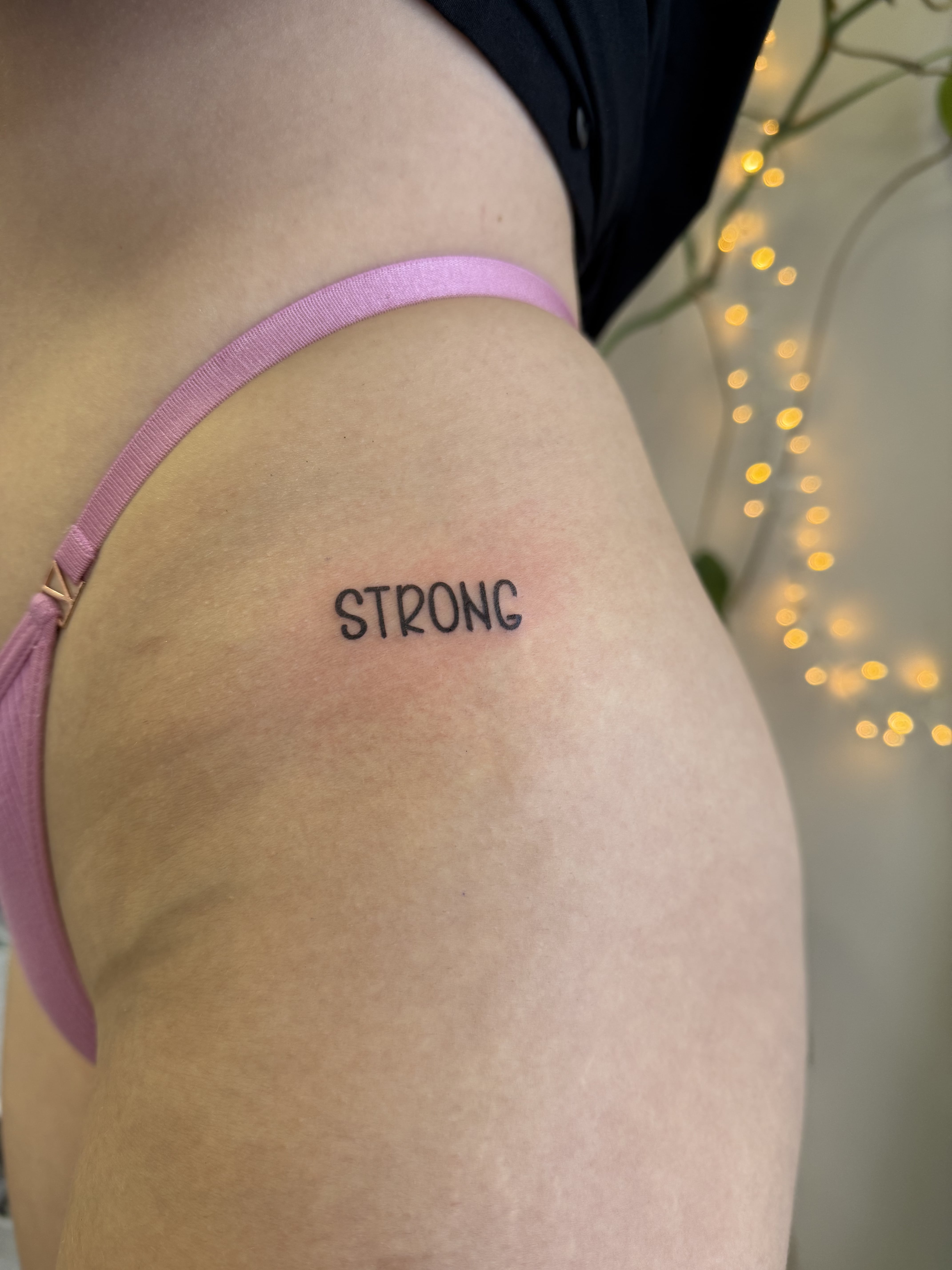 Тату STRONG, чітке, стегно / STRONG tattoo, bold, thigh